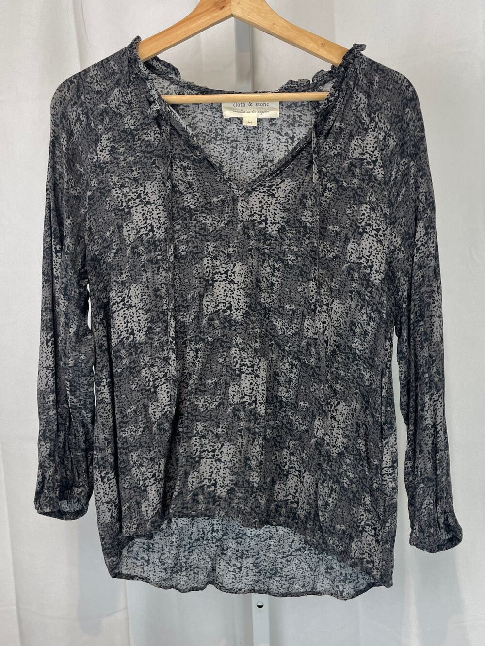 CLOTH & STONE Tie Neck Top Long Sleeve Printed Rayon Blouse Gray Black Size M